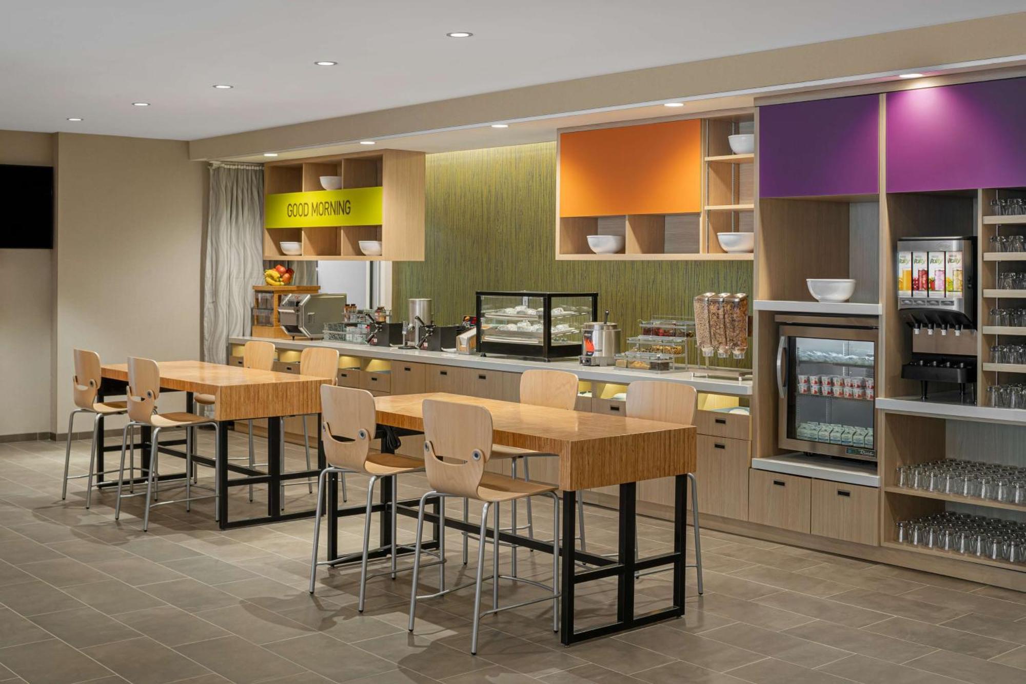 Hotel Home2 By Hilton At Drake University Des Moines