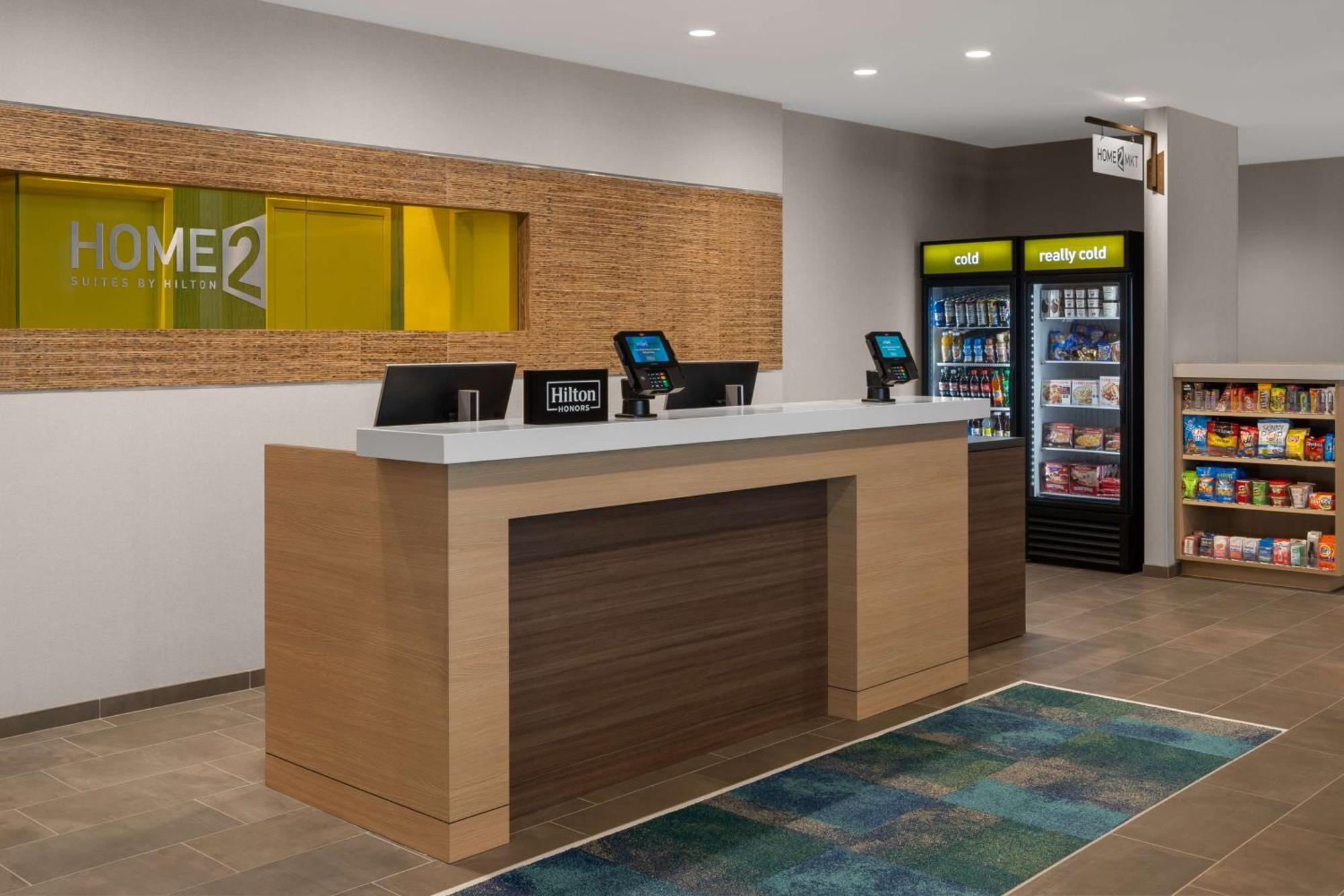 Hotel Home2 By Hilton At Drake Des Moines