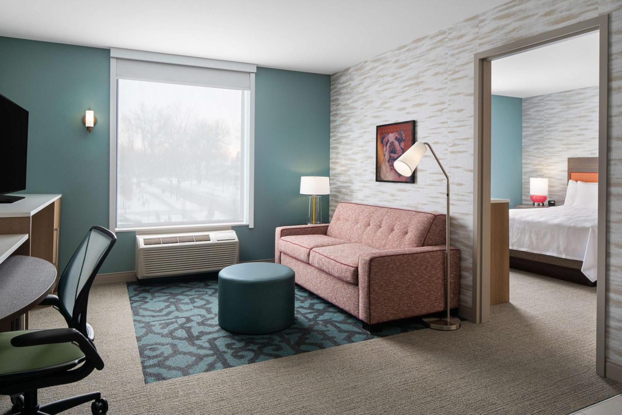 Home2 By Hilton At Drake Hotel 3*
