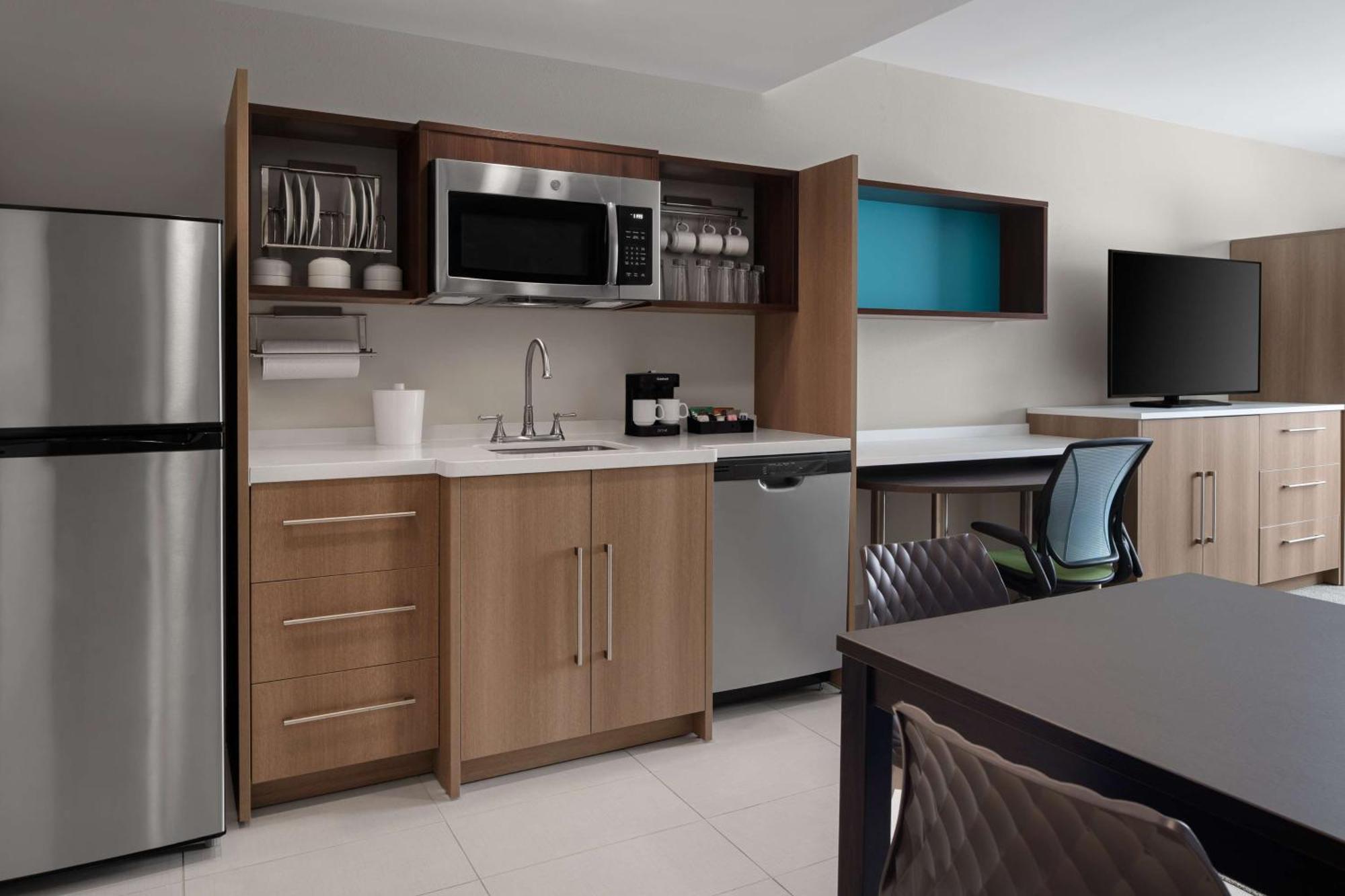 Home2 By Hilton At Drake 3*