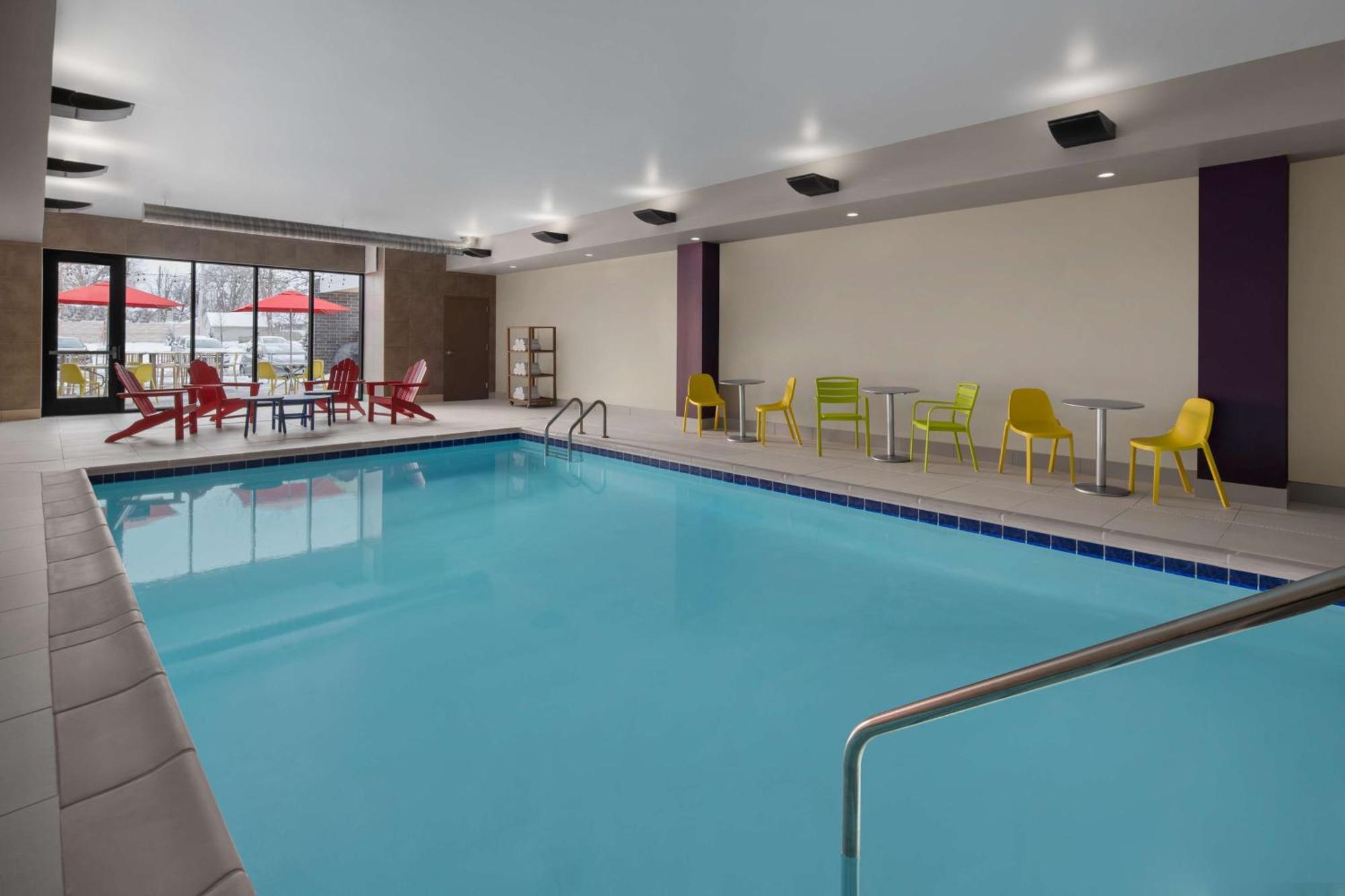 Home2 By Hilton At Drake Hotel 3*