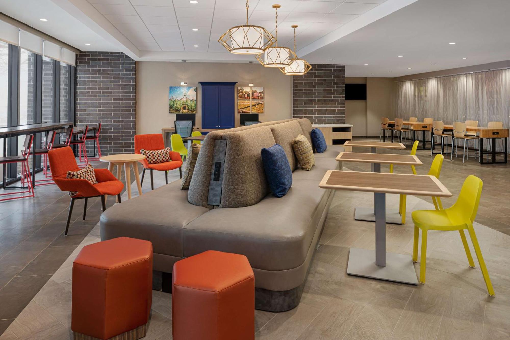 Home2 By Hilton At Drake Hotel Des Moines