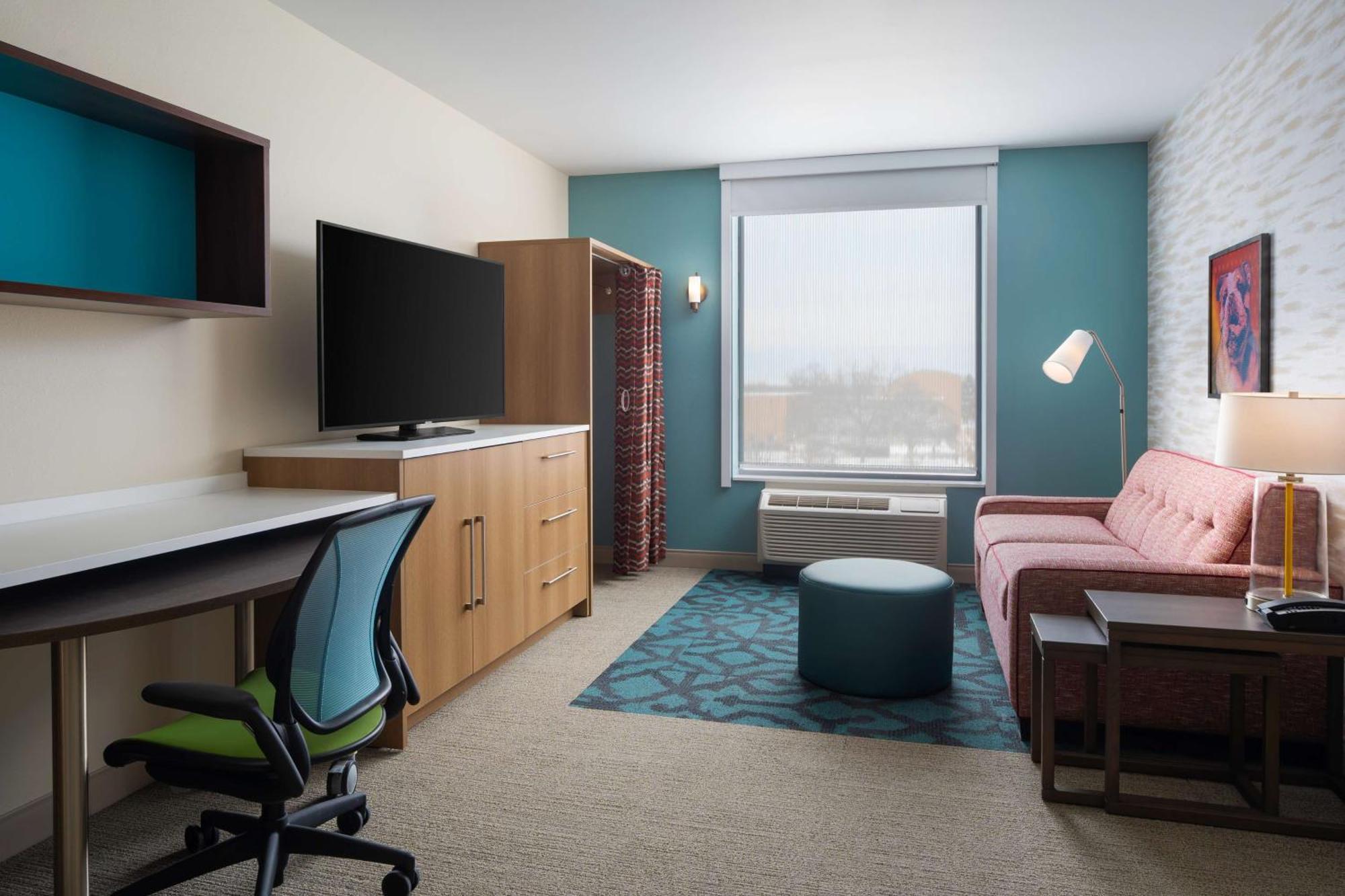 Hotel Home2 By Hilton At Drake 3*
